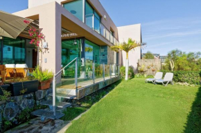 Holiday Home Villa Gema, spacious, scenic, Wlan ,AC